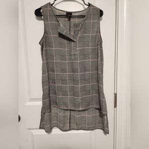 Worthington medium black and pink sleeveless blouse